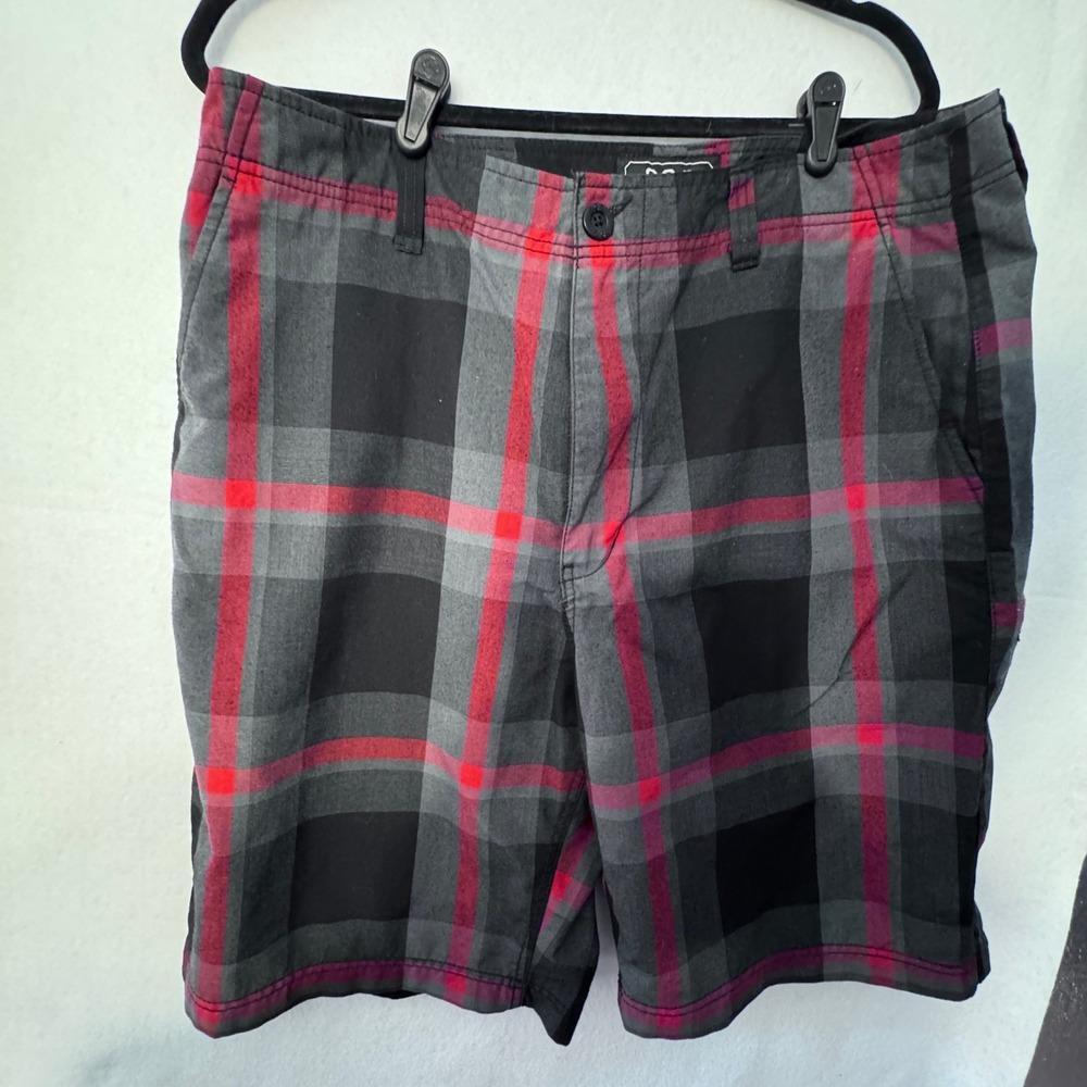 CSG Champs Sports Gear Men's Plaid Hybrid Shorts Size 38 Gray Red Casual